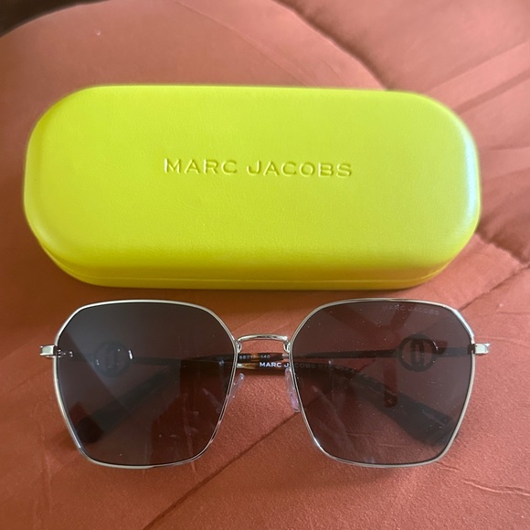 Marc Jacobs Accessories - Marc Jacobs Silver Sunglasses with Yellow Case